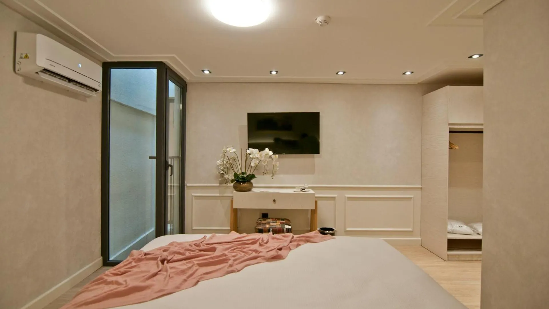 ***  Xloft Hotel Istanbul Turkey